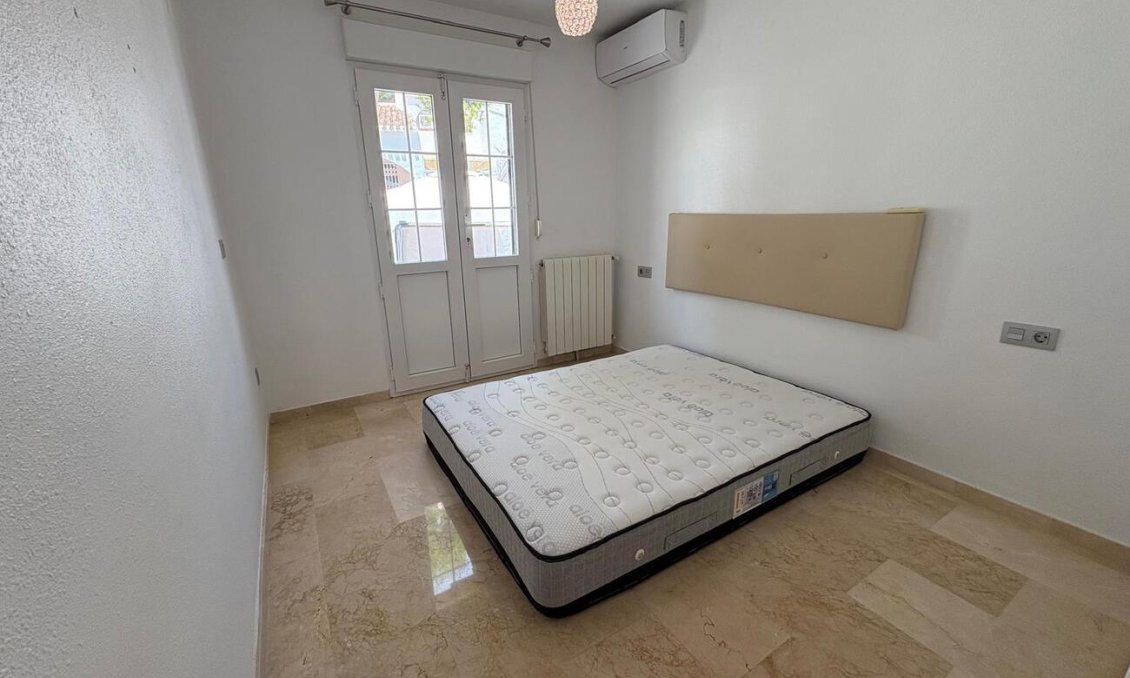 Resale - Villa -
Villamartin - Los Dolses