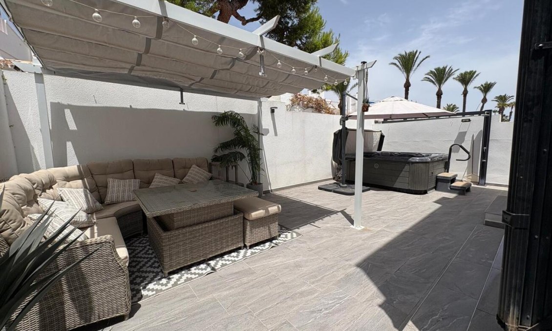 Resale - Villa -
Villamartin - Los Dolses