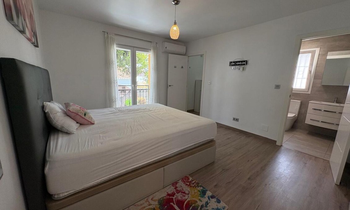 Resale - Villa -
Villamartin - Los Dolses