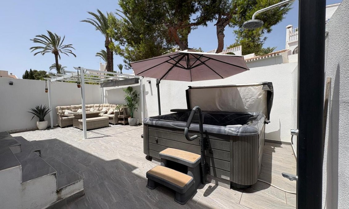 Resale - Villa -
Villamartin - Los Dolses