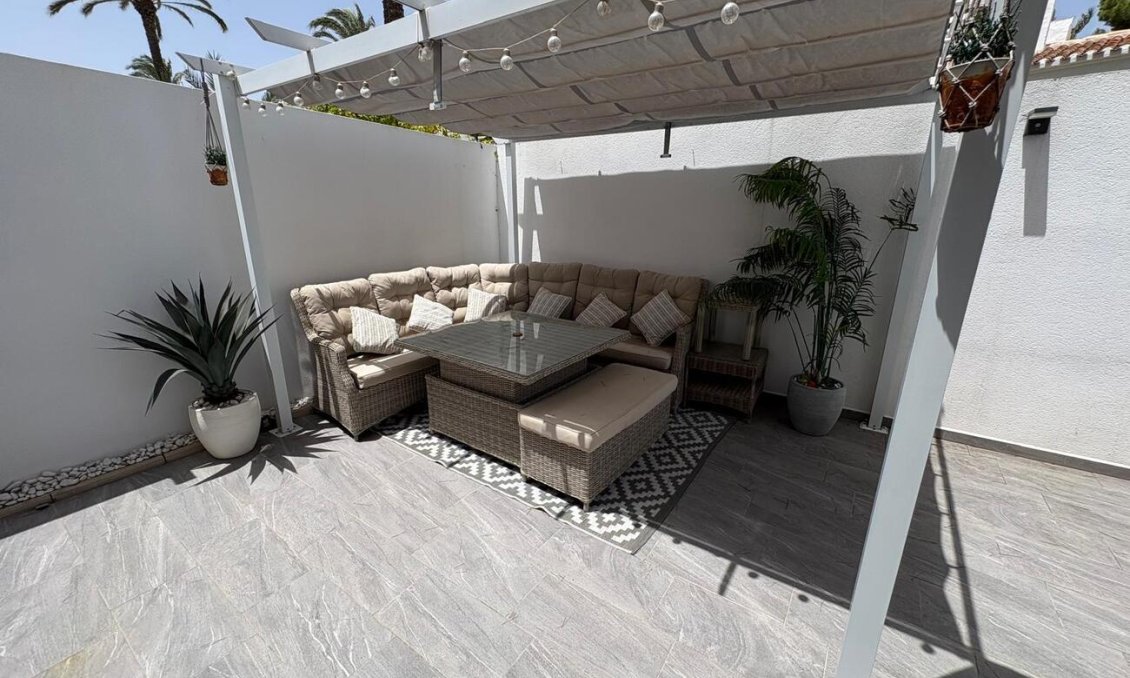 Resale - Villa -
Villamartin - Los Dolses
