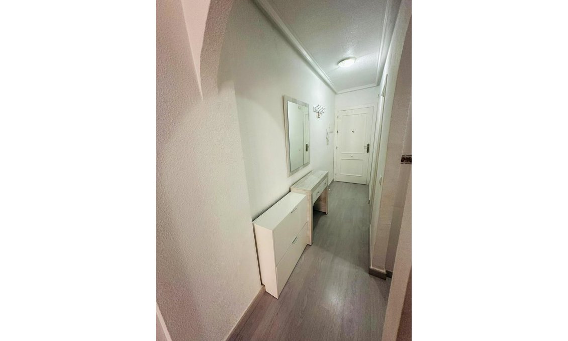 Segunda mano - Apartamento -
Torrevieja - Centro