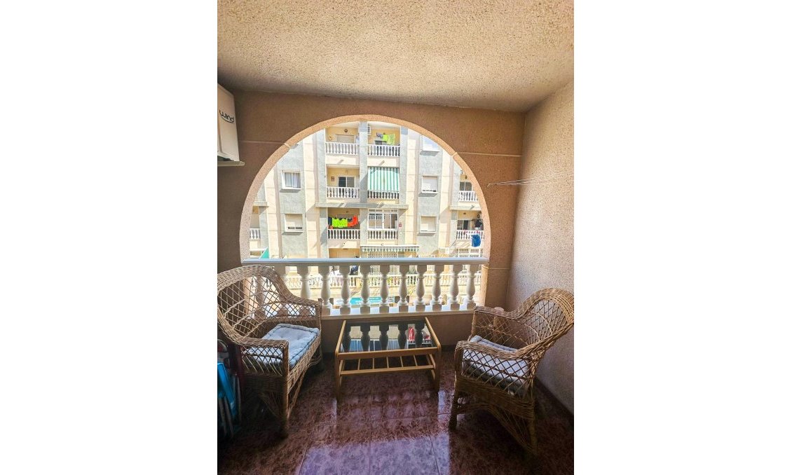 Segunda mano - Apartamento -
Torrevieja - Centro