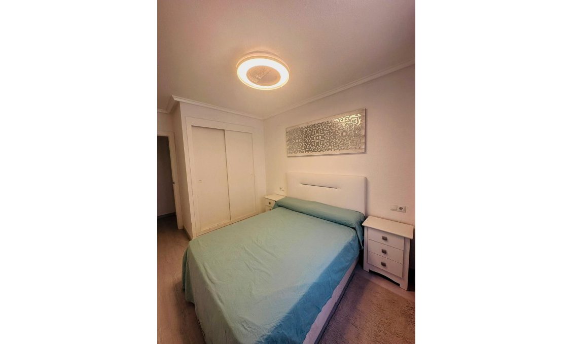 Segunda mano - Apartamento -
Torrevieja - Centro