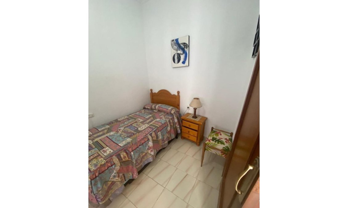 Segunda mano - Town House -
Torrevieja - Centro