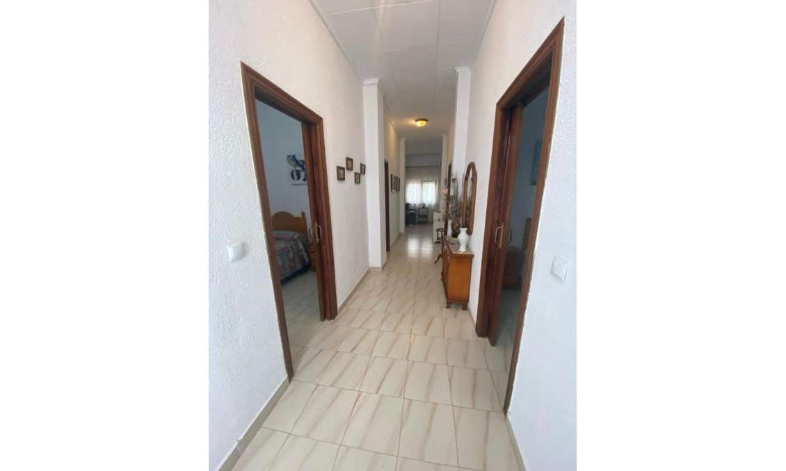 Segunda mano - Town House -
Torrevieja - Centro