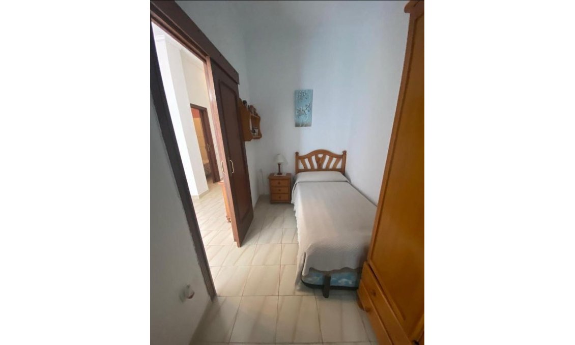 Segunda mano - Town House -
Torrevieja - Centro