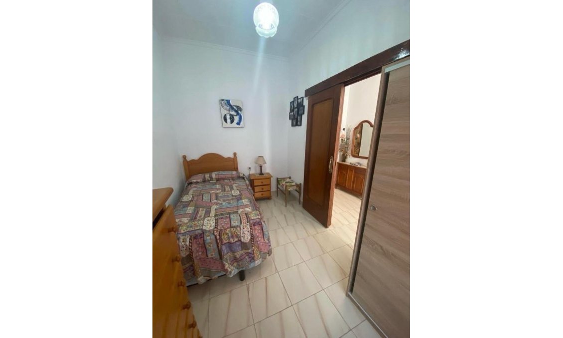 Segunda mano - Town House -
Torrevieja - Centro