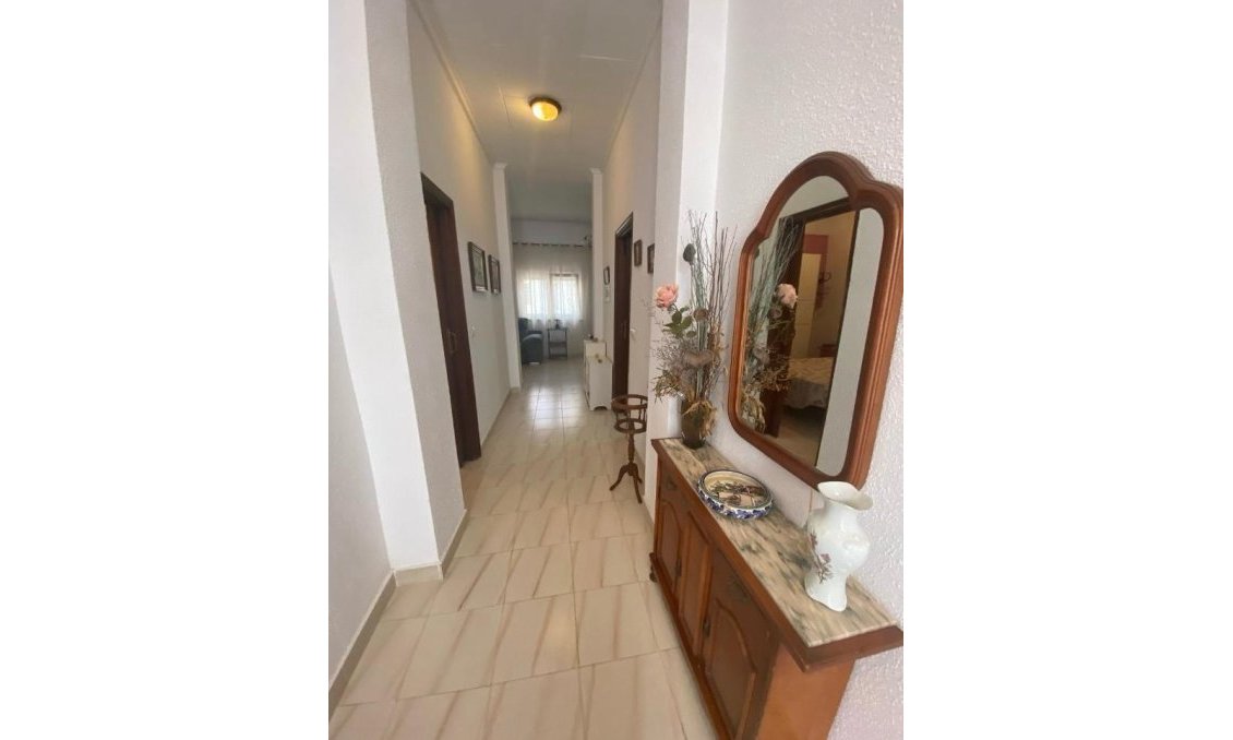 Segunda mano - Town House -
Torrevieja - Centro
