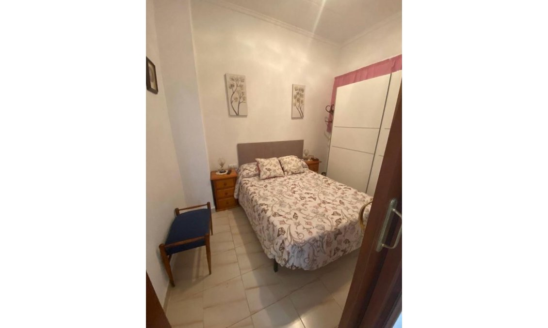 Segunda mano - Town House -
Torrevieja - Centro