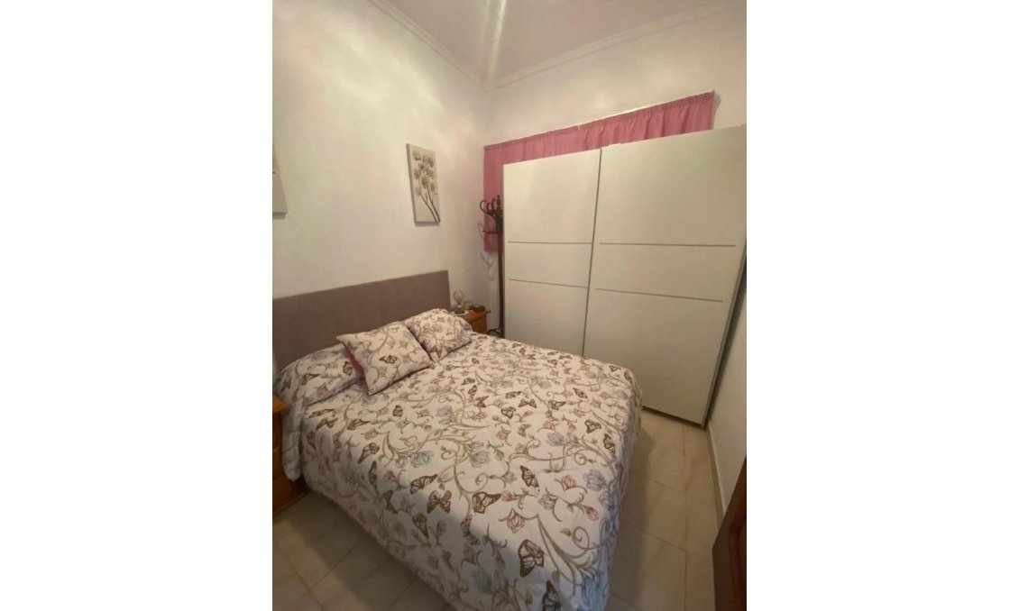 Segunda mano - Town House -
Torrevieja - Centro