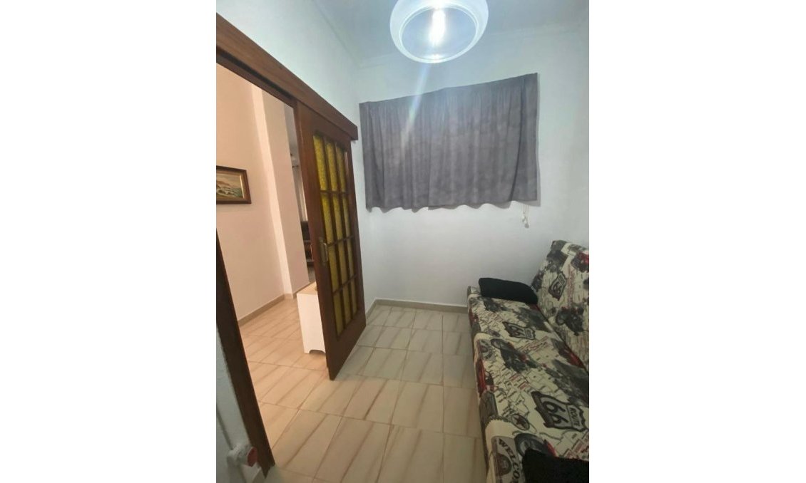 Segunda mano - Town House -
Torrevieja - Centro