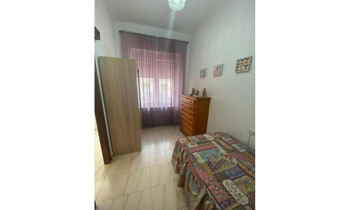 Segunda mano - Town House -
Torrevieja - Centro