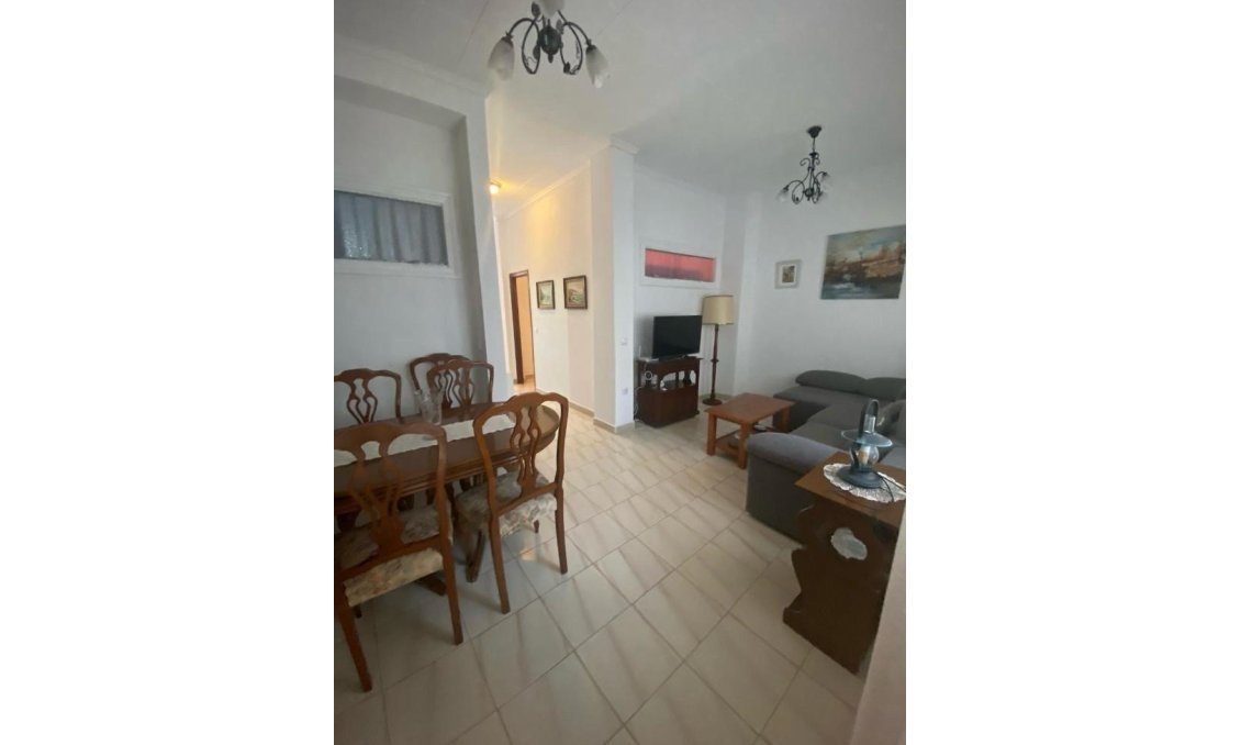 Segunda mano - Town House -
Torrevieja - Centro