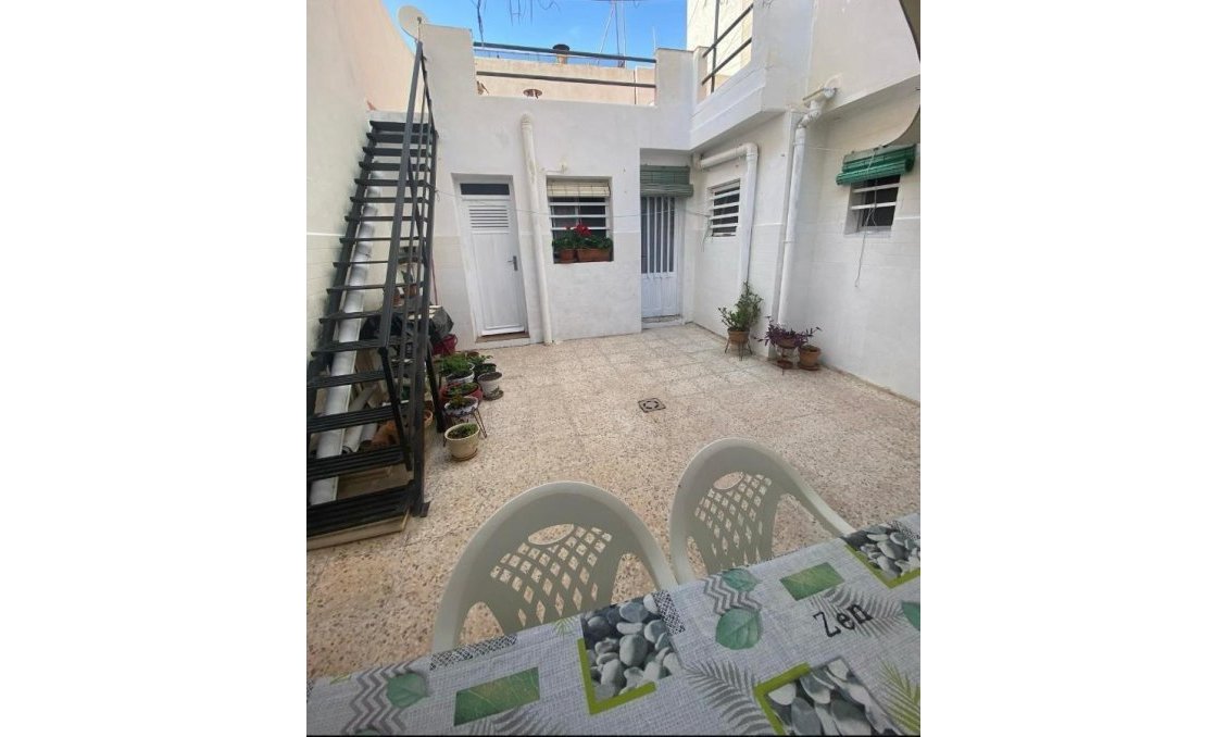Segunda mano - Town House -
Torrevieja - Centro