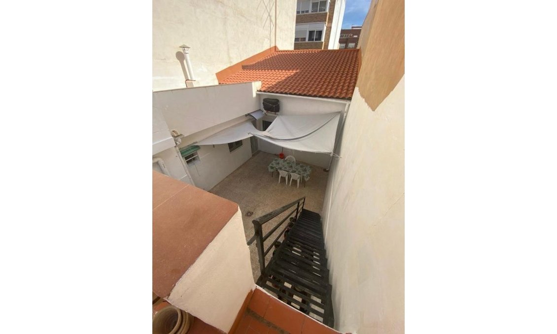 Segunda mano - Town House -
Torrevieja - Centro