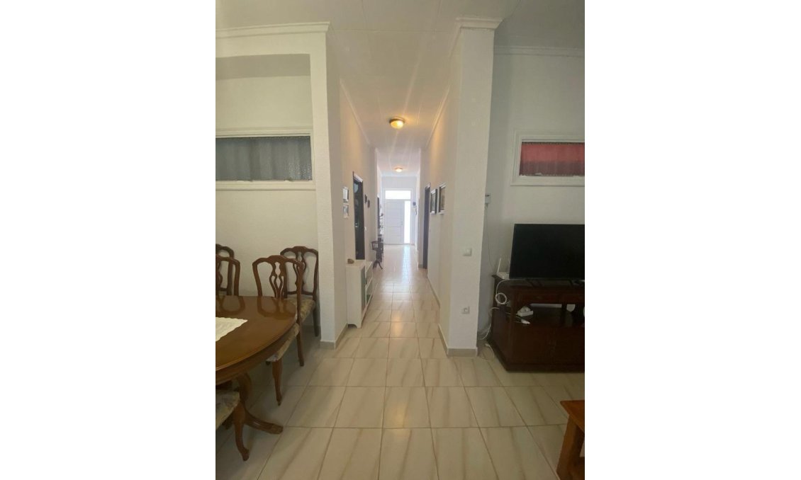 Segunda mano - Town House -
Torrevieja - Centro