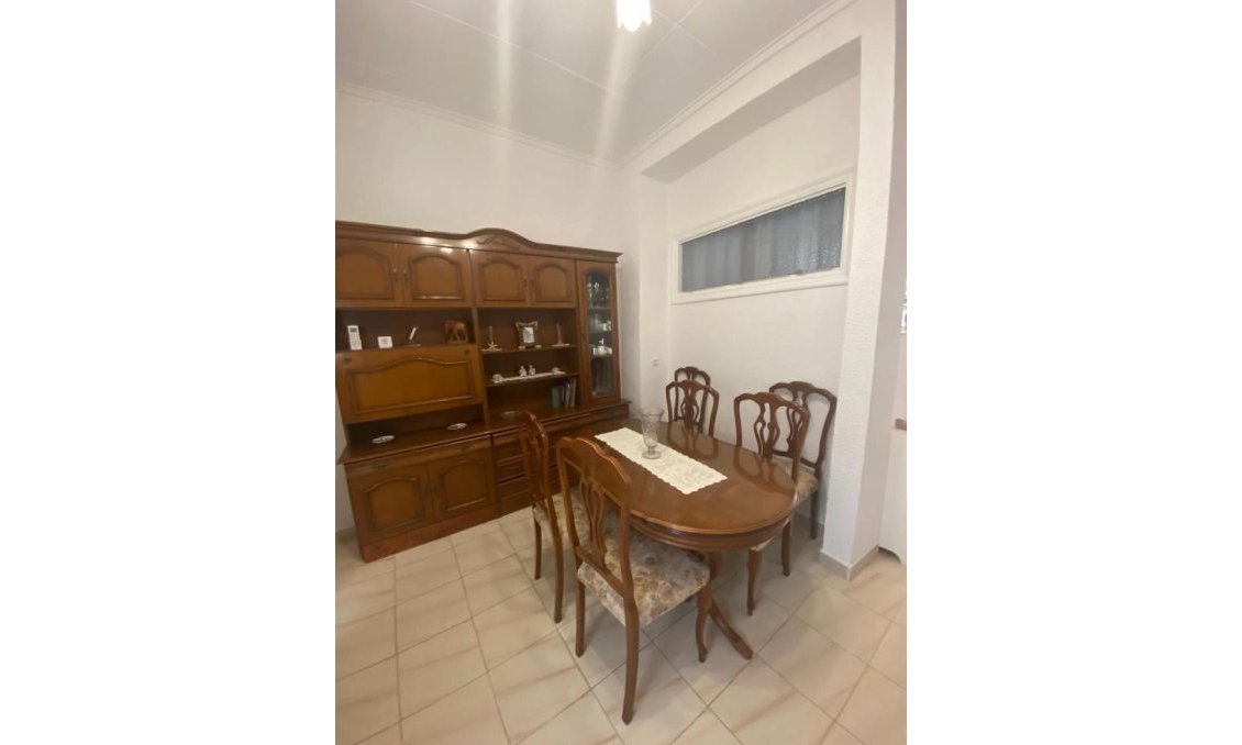 Segunda mano - Town House -
Torrevieja - Centro