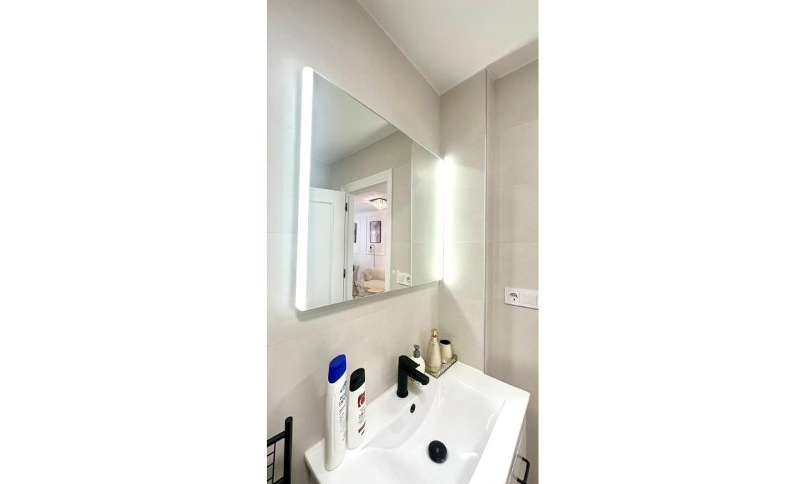 Segunda mano - Apartamento -
Torrevieja - Centro