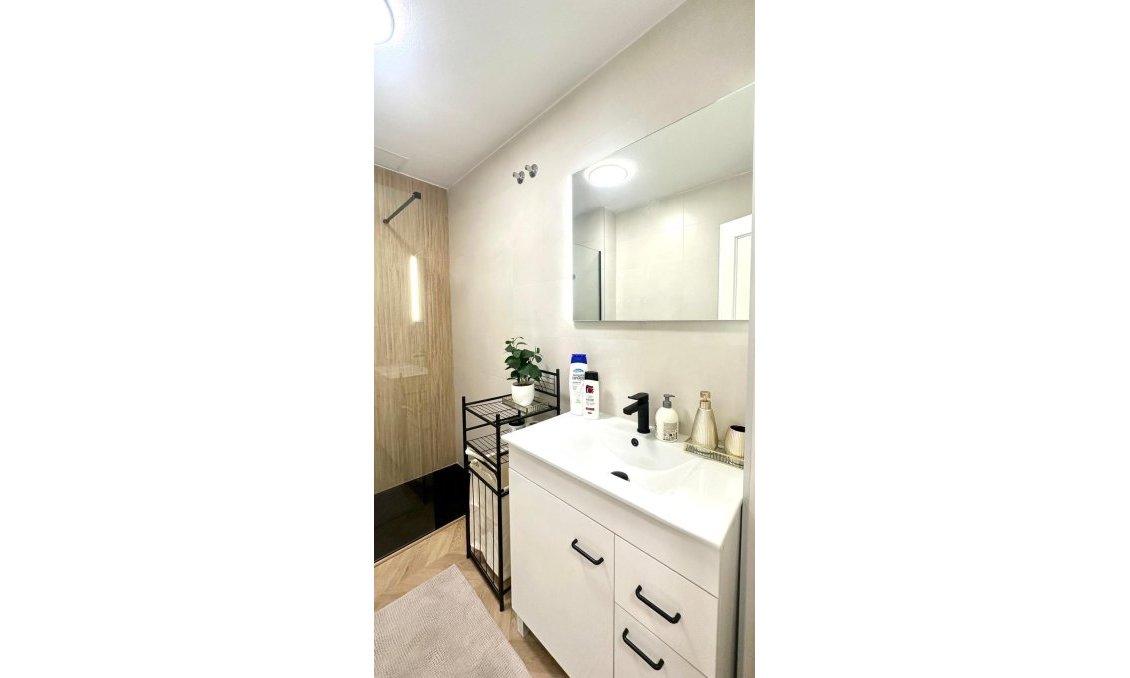 Segunda mano - Apartamento -
Torrevieja - Centro