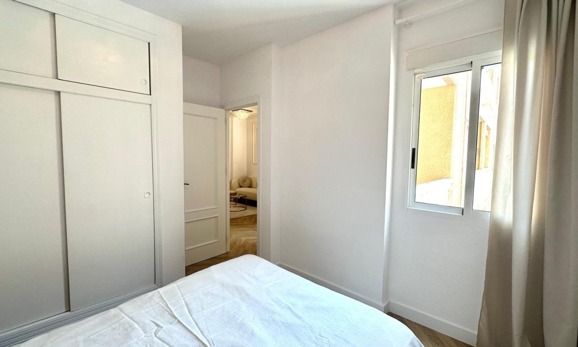 Segunda mano - Apartamento -
Torrevieja - Centro