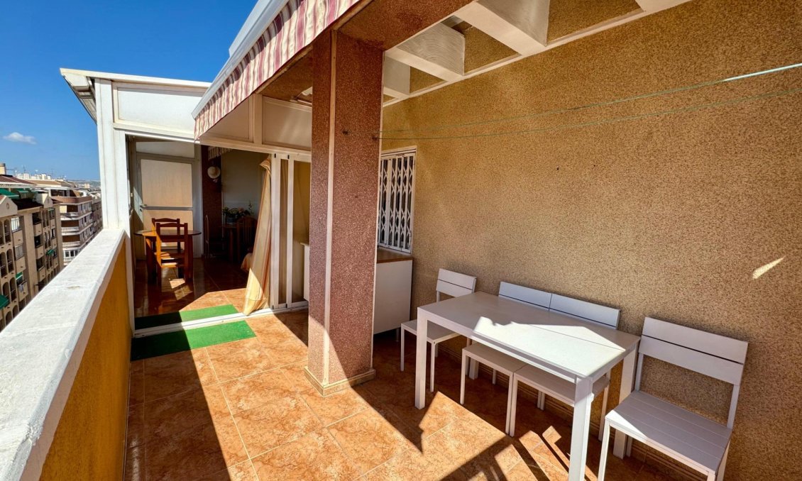 Használt Ingatlanok - Tetőtéri lakás -
Torrevieja - Costa Blanca