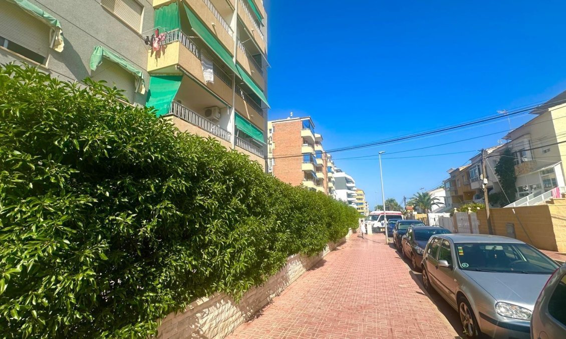 Segunda mano - Apartamento -
Torrevieja - Punta Prima