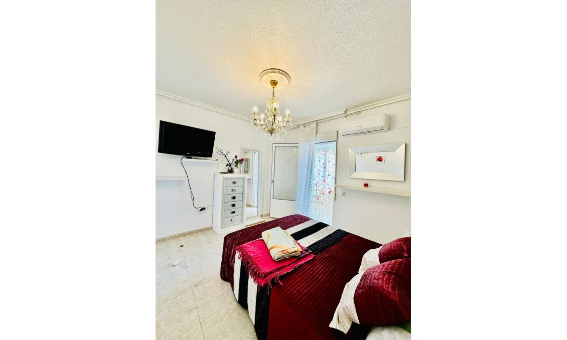 Segunda mano - Bungalow -
Torrevieja - Aguas Nuevas