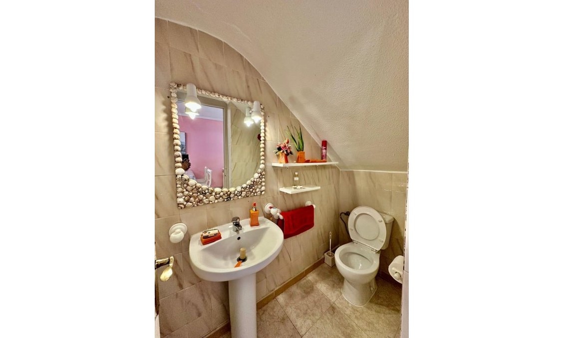 Segunda mano - Bungalow -
Torrevieja - Aguas Nuevas