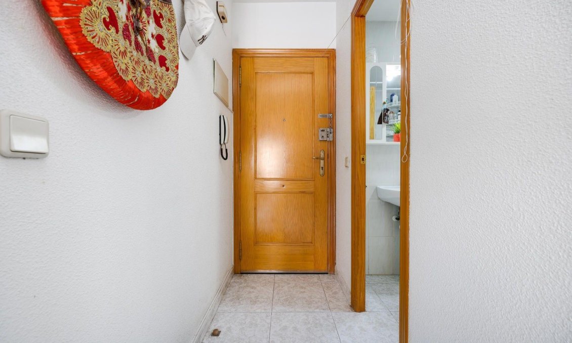Segunda mano - Apartamento -
Torrevieja - Centro
