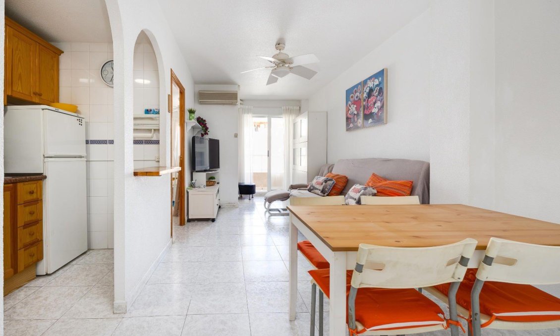 Segunda mano - Apartamento -
Torrevieja - Centro
