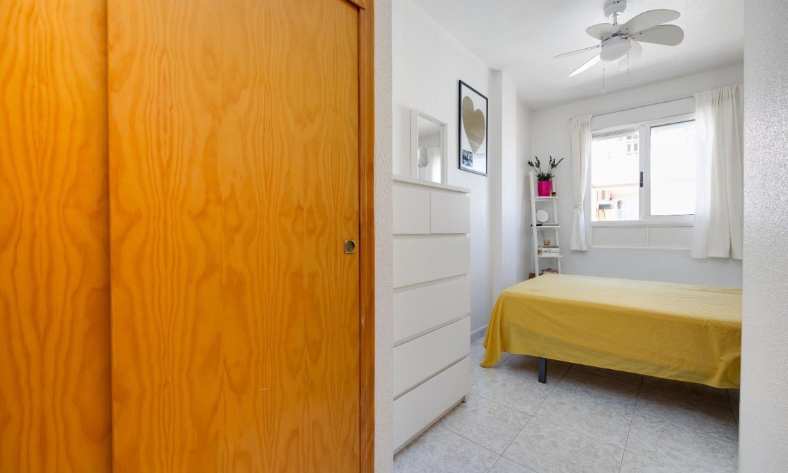 Segunda mano - Apartamento -
Torrevieja - Centro
