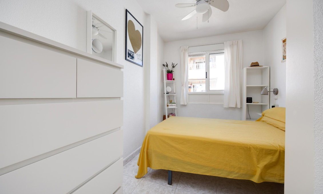 Segunda mano - Apartamento -
Torrevieja - Centro