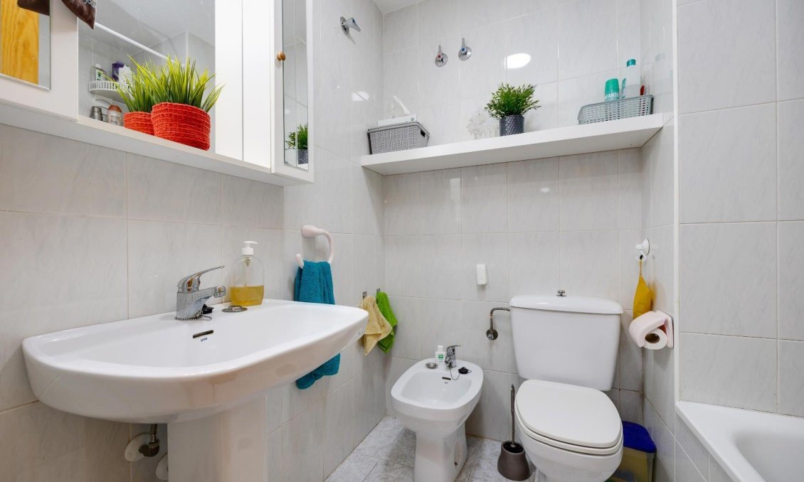 Segunda mano - Apartamento -
Torrevieja - Centro