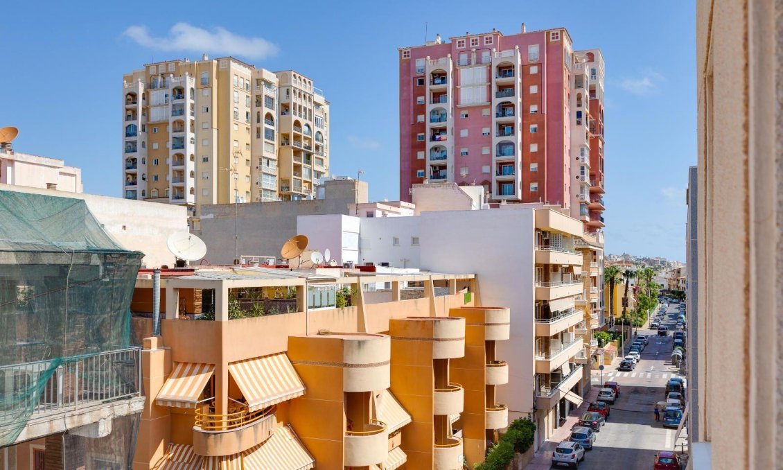 Segunda mano - Apartamento -
Torrevieja - Centro