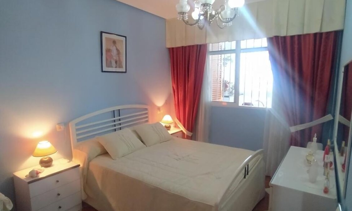 Segunda mano - Apartamento -
Torrevieja - La Mata