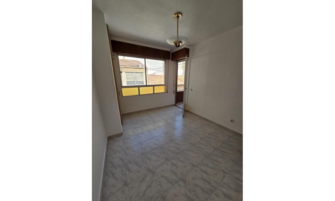 Segunda mano - Apartamento -
Torrevieja - Las Piscinas Naturales