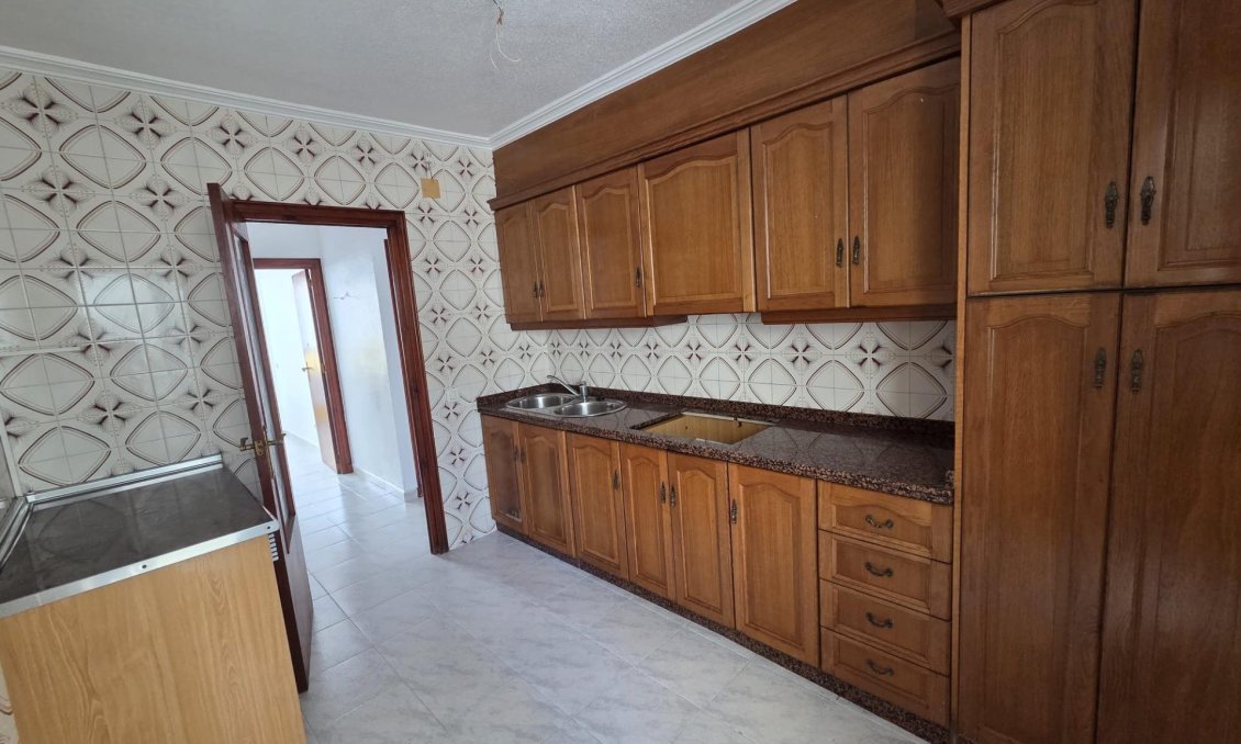Segunda mano - Apartamento -
Torrevieja - Las Piscinas Naturales