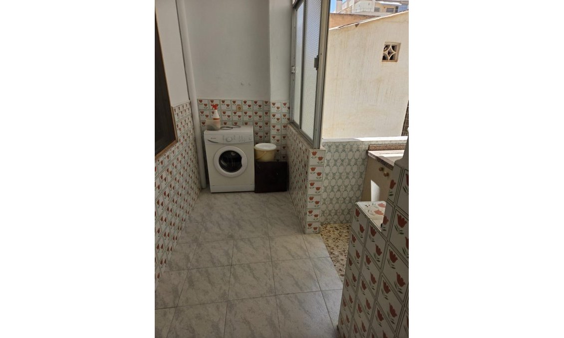 Segunda mano - Apartamento -
Torrevieja - Las Piscinas Naturales