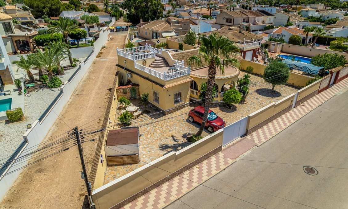 Segunda mano - Villa -
Torrevieja - Costa Blanca
