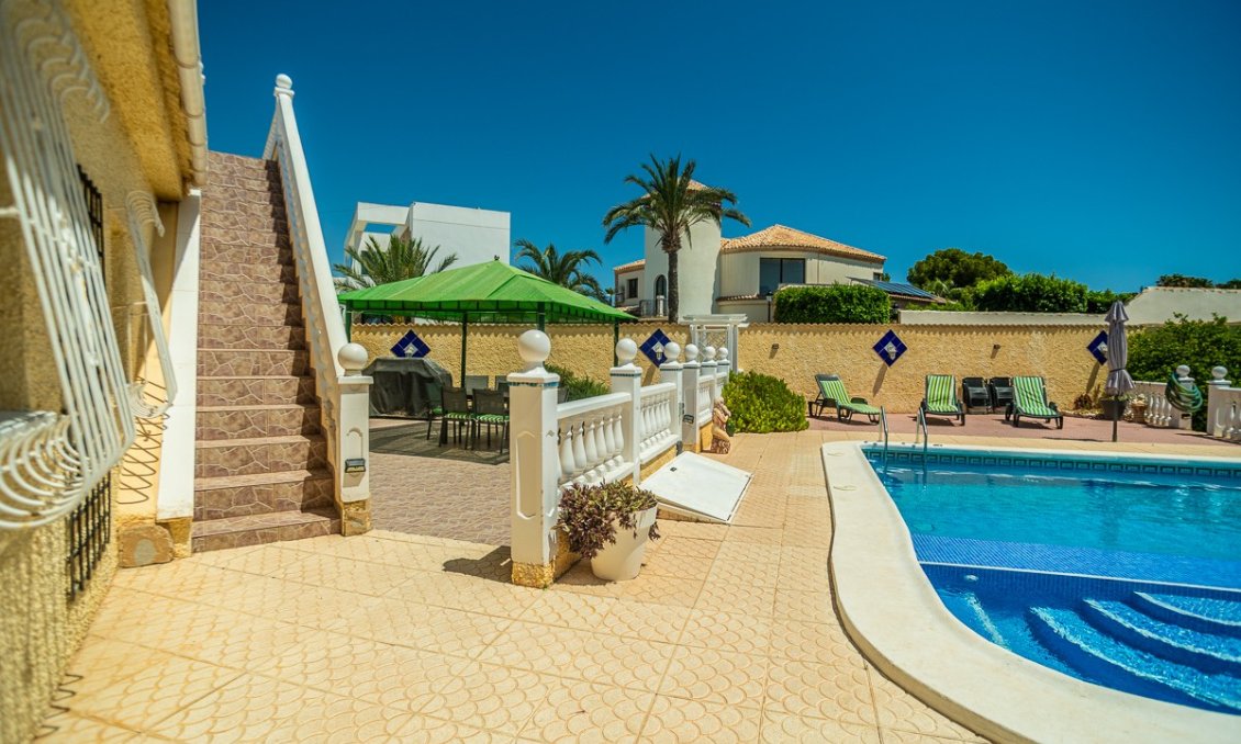 Segunda mano - Villa -
Torrevieja - Costa Blanca
