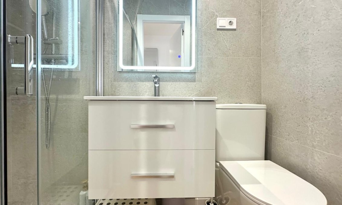 Segunda mano - Apartamento -
Torrevieja - Punta Prima