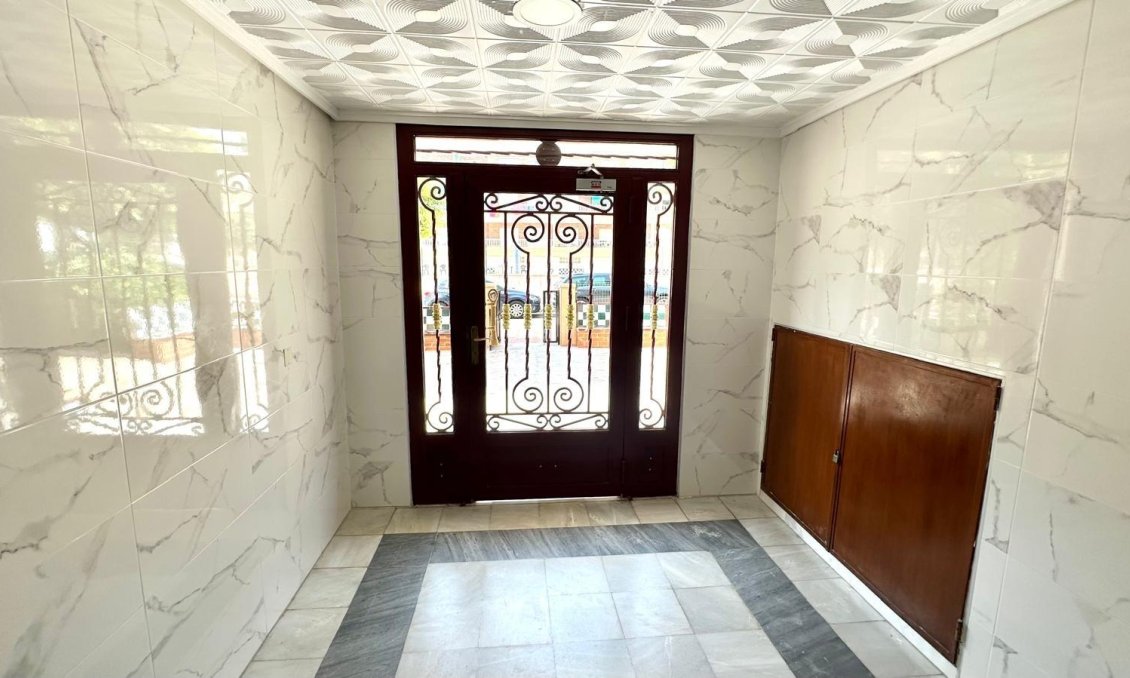 Segunda mano - Apartamento -
Torrevieja - Punta Prima
