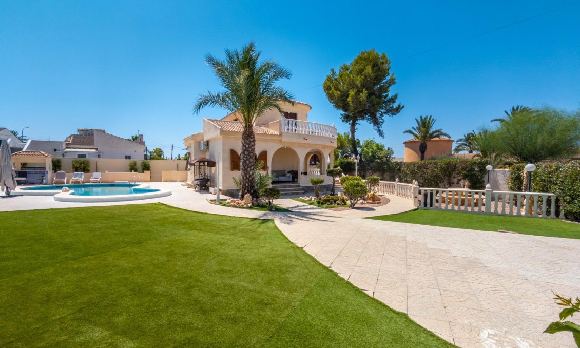 Segunda mano - Villa -
Torrevieja - El Chaparral