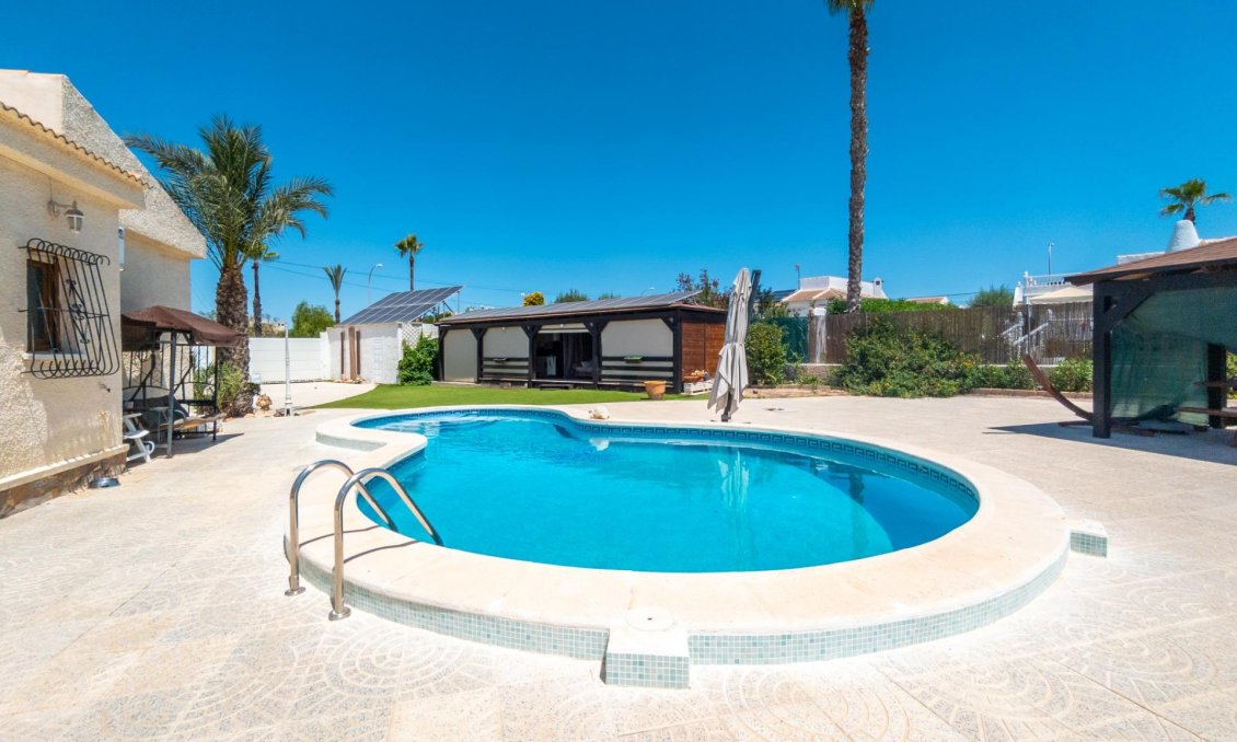 Segunda mano - Villa -
Torrevieja - El Chaparral