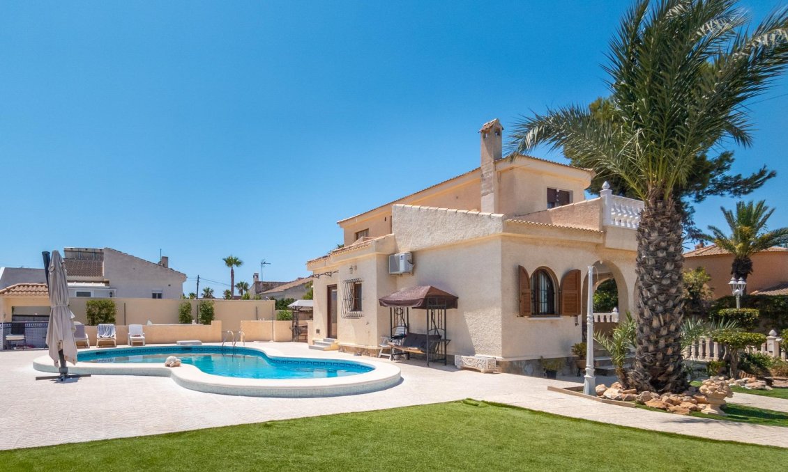 Segunda mano - Villa -
Torrevieja - El Chaparral