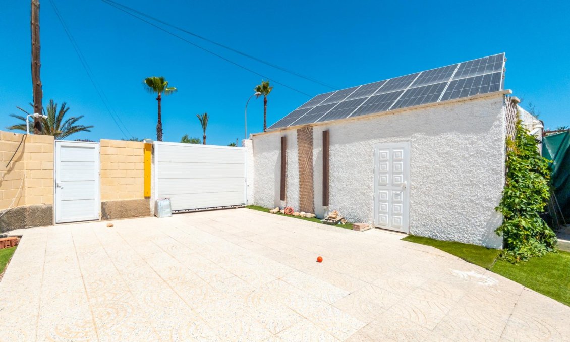 Segunda mano - Villa -
Torrevieja - El Chaparral