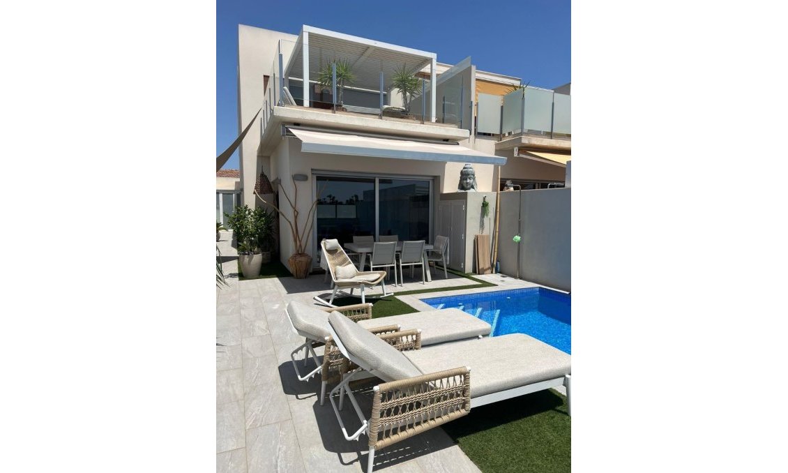 Segunda mano - Villa -
Daya Nueva - Costa Blanca