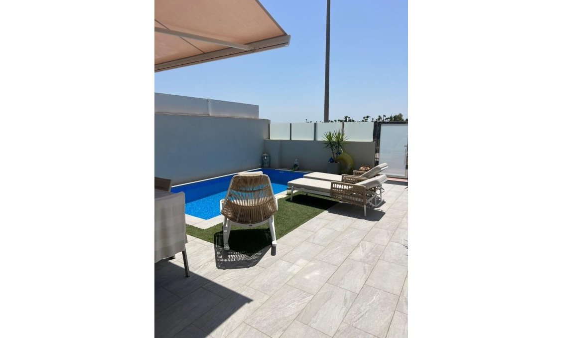 Segunda mano - Villa -
Daya Nueva - Costa Blanca