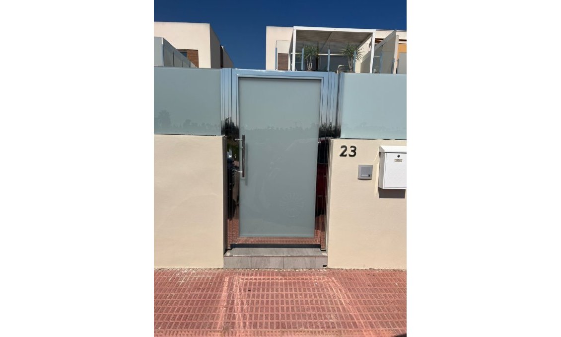 Segunda mano - Villa -
Daya Nueva - Costa Blanca